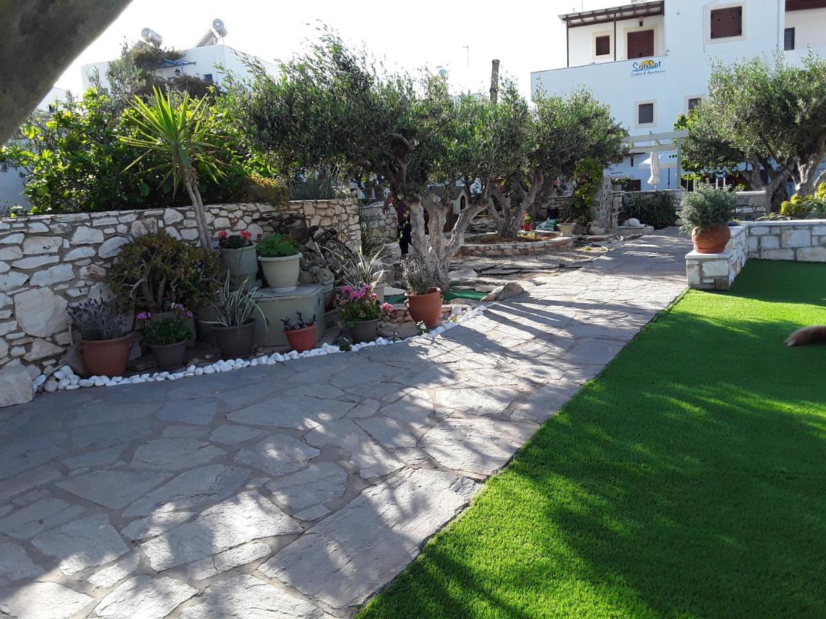 Sunset Studios And Apartments For Adults Over 21 Only Náousa Exterior photo