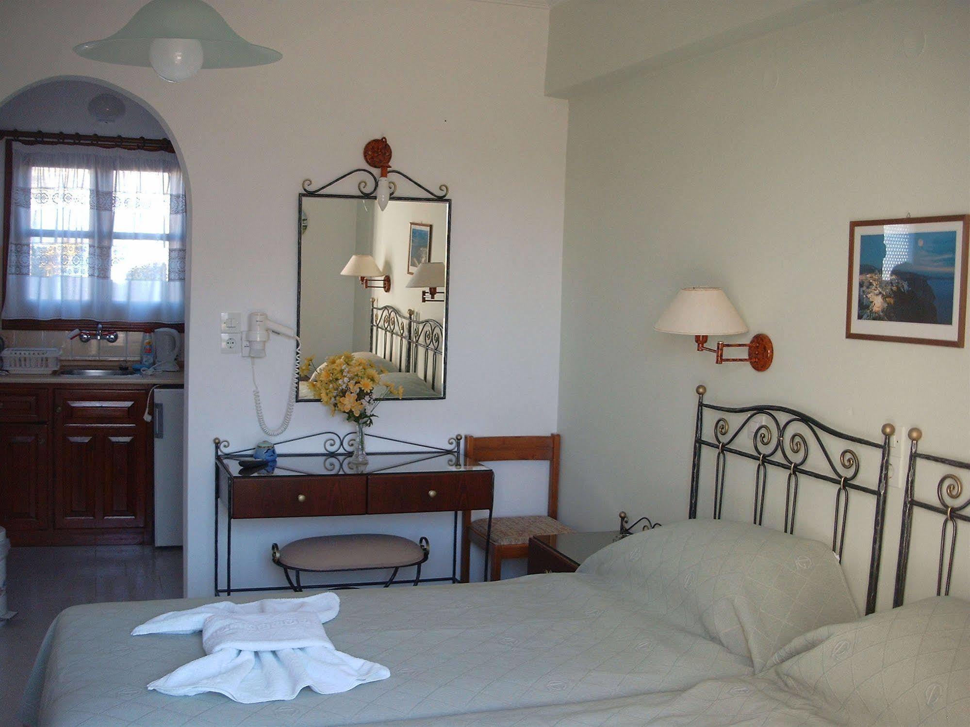 Sunset Studios And Apartments For Adults Over 21 Only Náousa Exterior photo