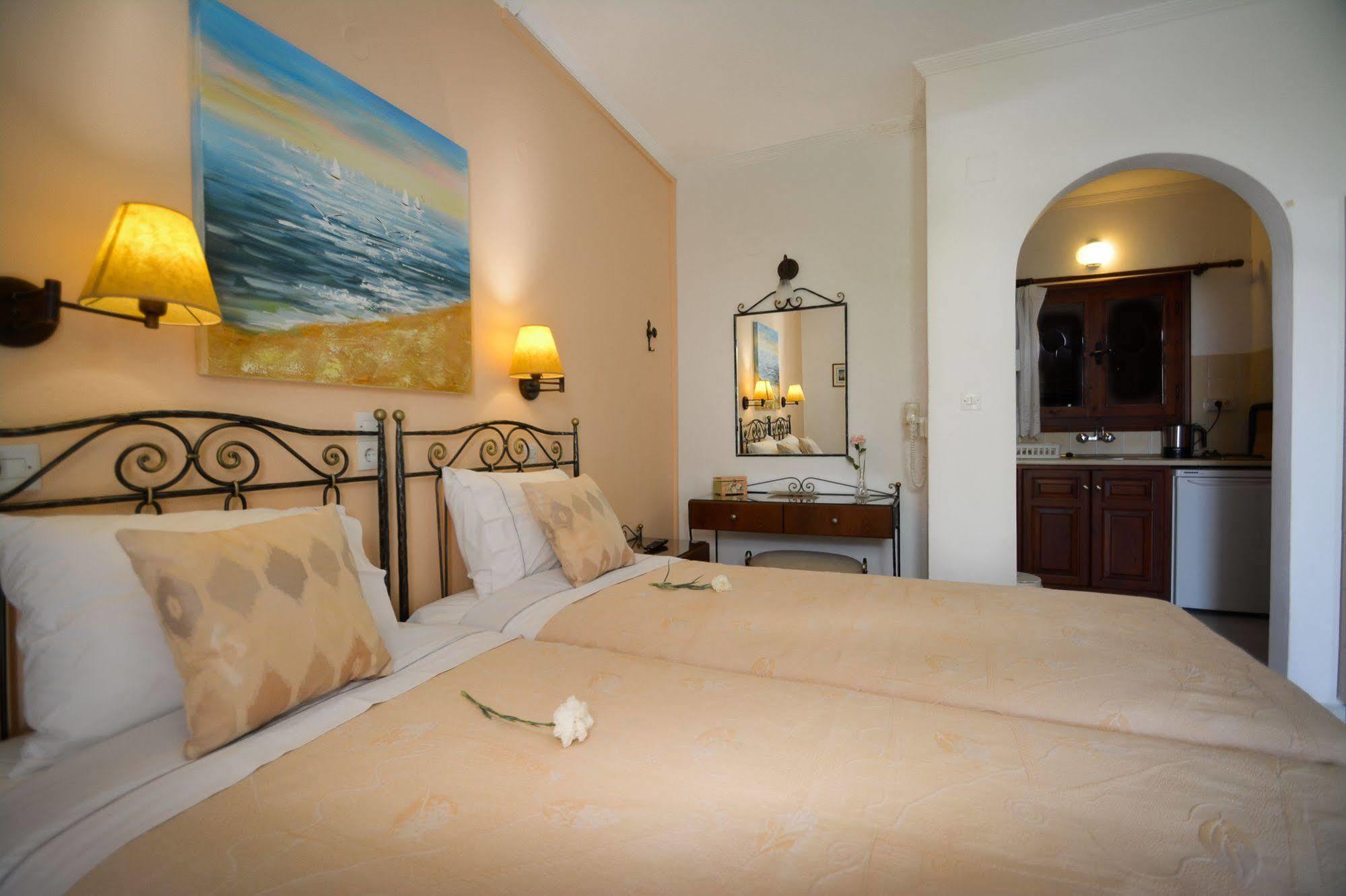 Sunset Studios And Apartments For Adults Over 21 Only Náousa Exterior photo